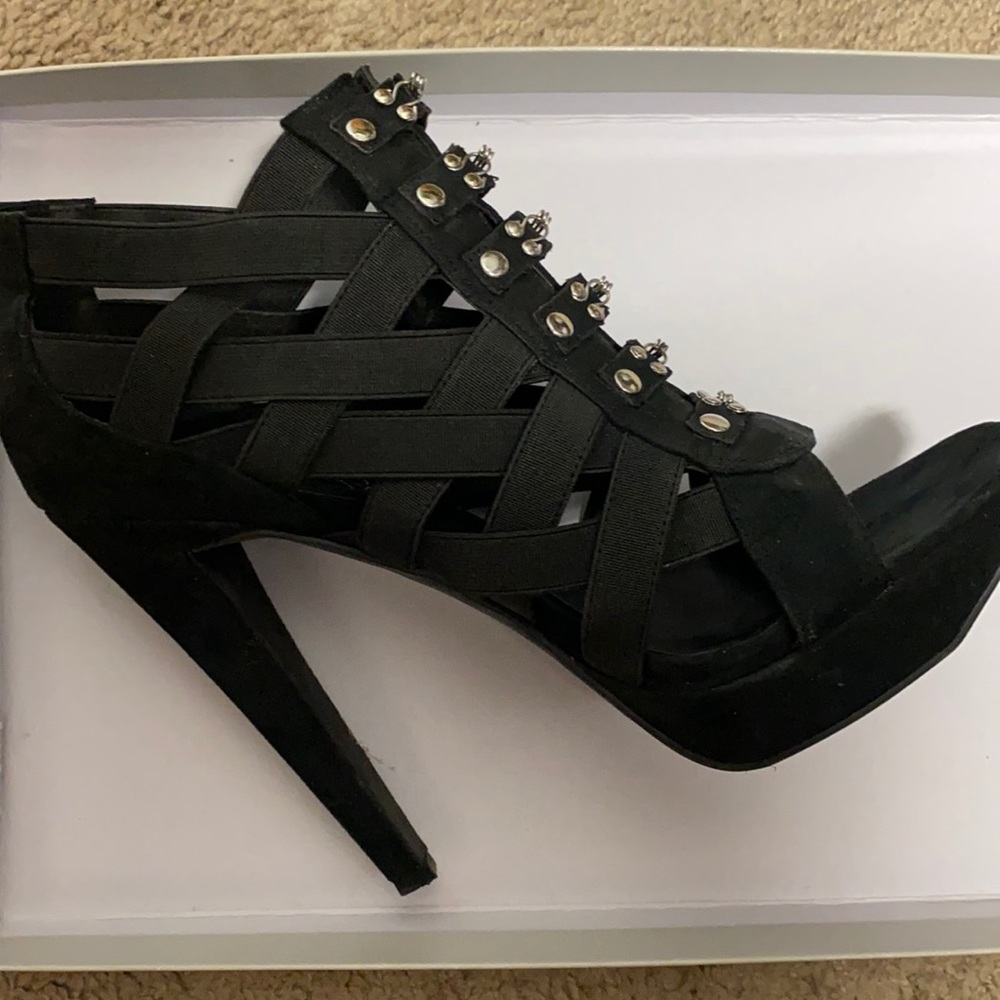 Black scrap heel